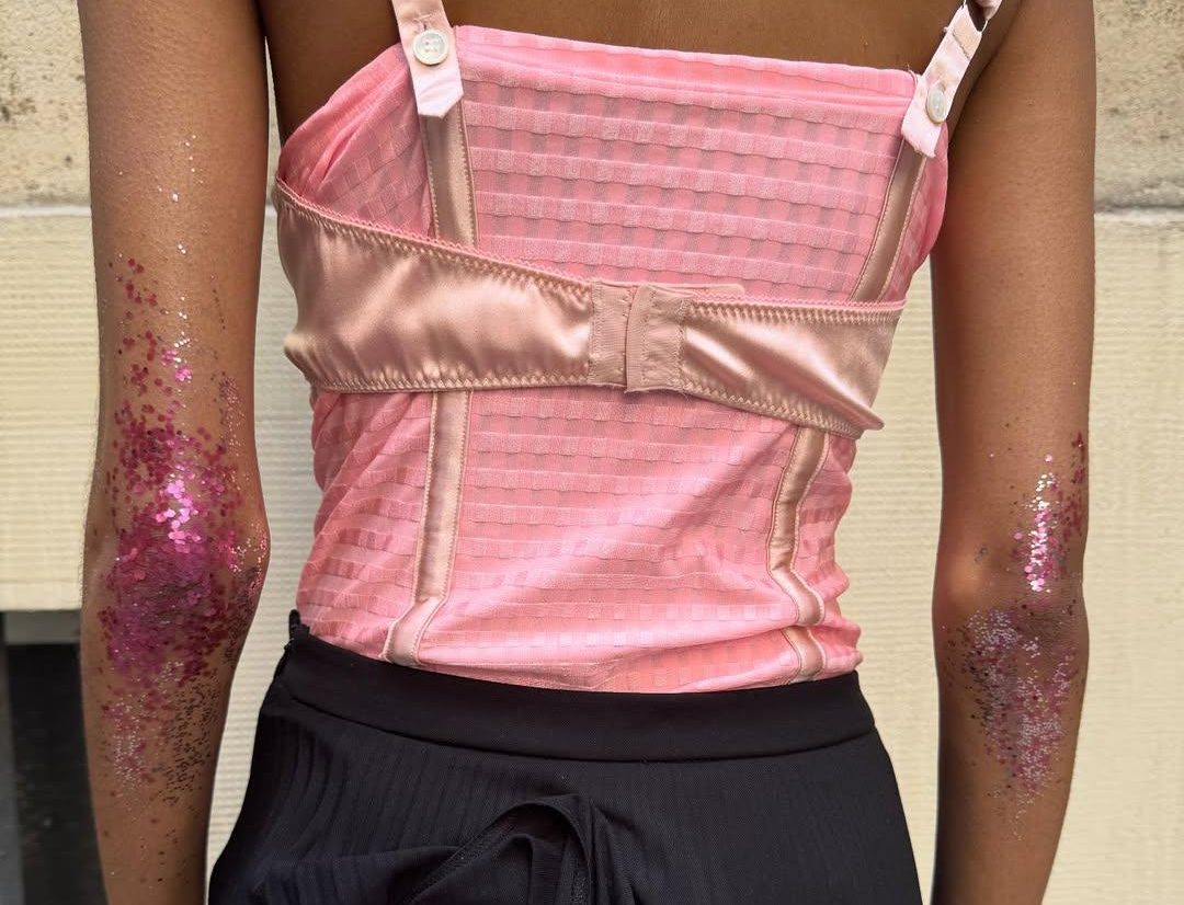 Glitter elbows with @beccawordingham for @juliekegels SS26 PFW show, styling + consulting by me